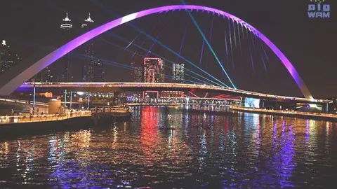 Un momento de la inauguración del Gran Canal de Dubai.