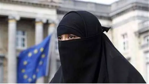 Una imagen de una musulmana en Europa.
