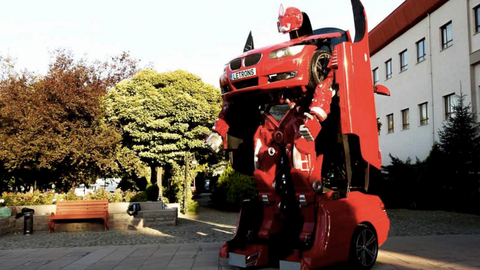 Imagen de Letrons, el coche que se convierte en robot. 
