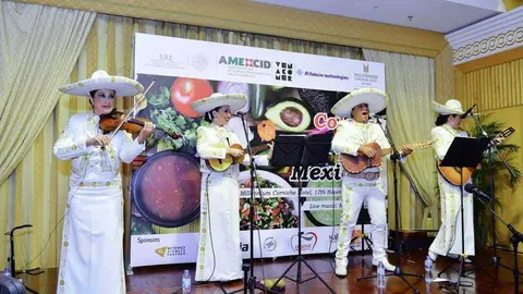 El grupo mariachi 'La Rosa', durante su actuación en el evento 'Colores y sabores de México'. (Manaf K. Abbas)