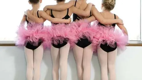Academia de Arte en Fujairah precisa instructora de ballet.