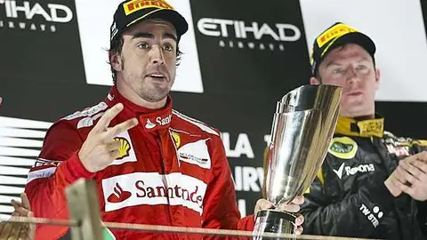 Una imagen de Fernando Alonso en el podio de Abu Dhabi en 2012.