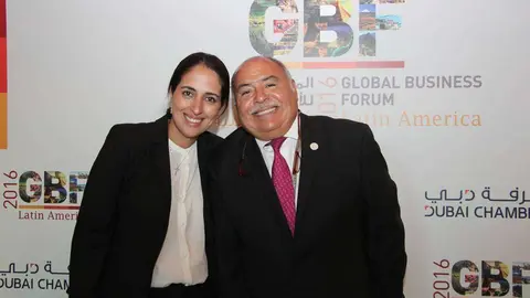 Yemile Mariana Tuma, secretaria general de la Cámara Árabe Mexicana, junto a Francisco Alonso, consejero de Participantes Internacionales de la Expo 2020 de Dubai.