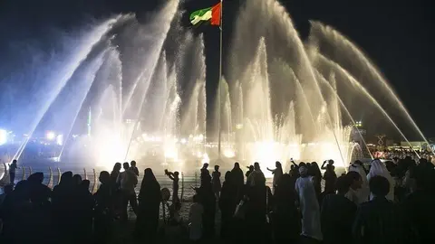 En la foto de The National una imagen del Festival de Al Wathba.