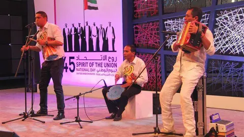 Hugo Carlos y su grupo en City Walk, Dubai. (E.C.)