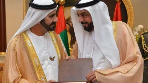 El presidente de Emiratos junto al gobernador de Dubai.
