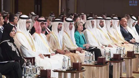 Personalidades asistentes a la conferencia sobre protección del patrimonio.