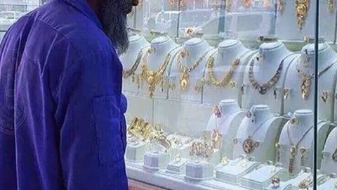 Esta foto inició la campaña de donaciones en Twitter.