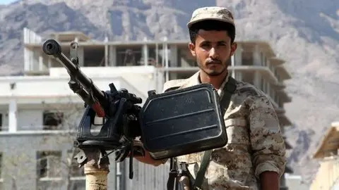 Un miembro de la fuerza de seguridad de Yemen en Adén.