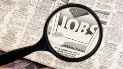 Los empleos vacantes son en Dubai y Abu Dhabi.