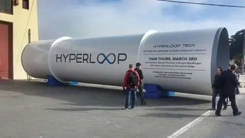 Una cápsula del método ultra veloz de transporte Hyperloop.