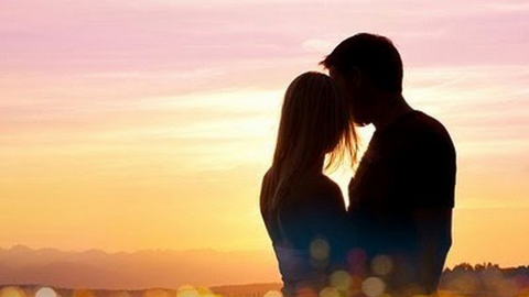 Perder a la pareja supone una gran merma de la felicidad.