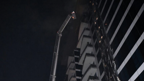 Los bomberos apagaron el fuego y no hubo víctimas. (Dubai Media Office)