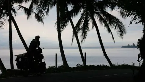El payaso español Álvaro Neil, durante uno de sus viajes.