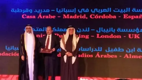 Pedro Villena, director general de Casa Árabe, tras recoger el Premio Sheikh Hamad en Doha.