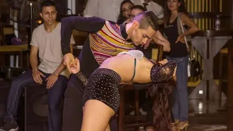 Sobre la pista de Ocacti bailarines internacionalmente galardonados llevan a cabo increíbles espectáculos. (Cedida)