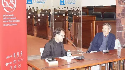 Santiago Roncagliolo y José Luis Piquero, durante el ciclo 'Letras de Iberoamérica'. 