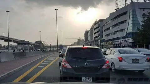 Atasco en la carretera de Sharjah provocado por el accidente. 