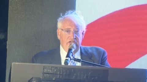 David Friedman durante uno de sus discursos. (Pantallazo Youtube)