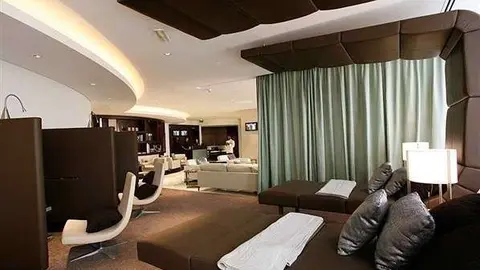 La sala de Etihad Lounge en el aeropuerto de Abu Dhabi.