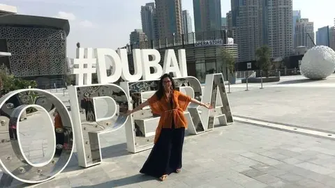 María Ollero, ante la Ópera de Dubai. (Cedida)