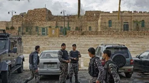 Policías jordanos en el castillo de Karak.