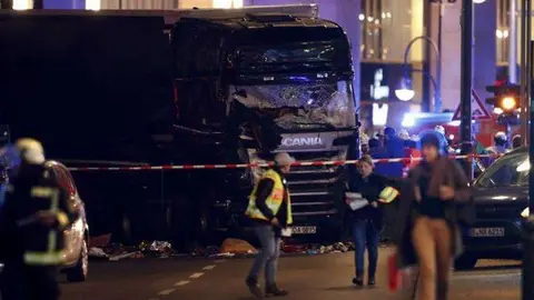 Primeras imágenes del camión que conducía uno de los atacantes.