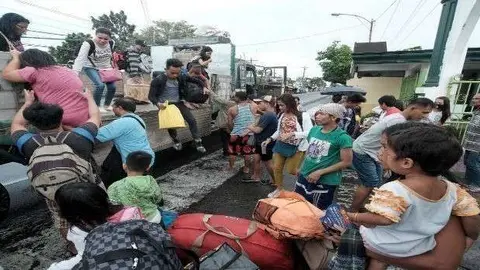 Miles de personas están siendo desalojadas en Filipinas por la llegada del tifón Nock-Ten. (EFE)