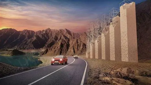 Una maqueta de la construcción en la Puerta de Hatta.