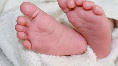 Una imagen suministrada de internet de un bebé recién nacido.