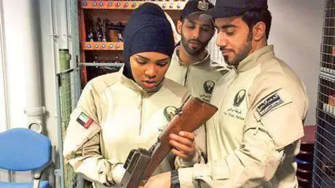 Miembros de polic&iacute;a especializada de Emiratos &Aacute;rabes.