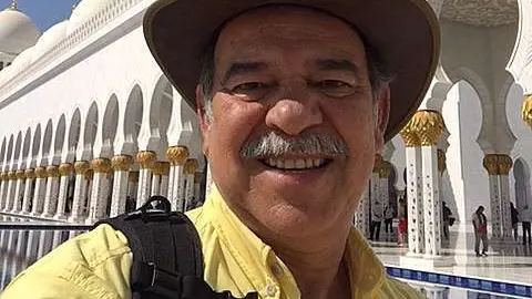 Enrique Córdoba durante su visita a la Gran Mezquita de Abu Dhabi. (Cedida)