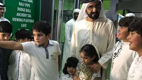 El jeque Mohammed en el cumpleaños de su nieto.