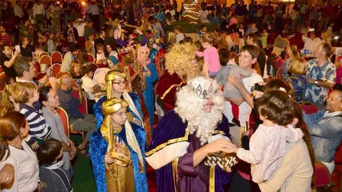 Ambiente en Wafi Mall durante la Cabalgata de Reyes Magos de Dubai en 2015. (EL CORREO DEL GOLFO)