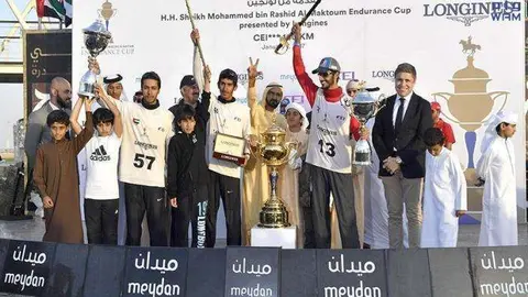 Foto de familia de los ganadores de la Copa Endurance junto al jeque Mohammed.