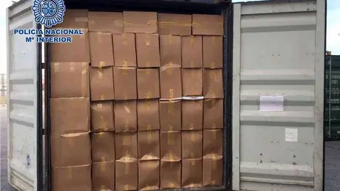 El contenedor con las cajetillas en España.