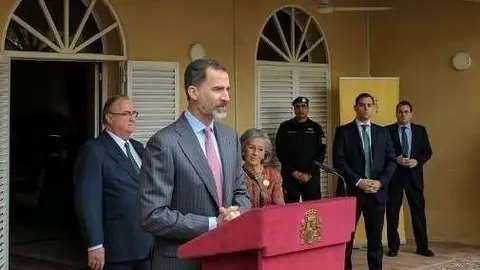 El rey Felipe VI durante el encuentro con la comunidad española en Riad. (EL CORREO)