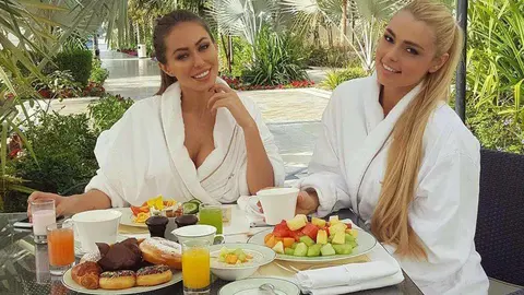 Las modelos rusas en el hotel de la Palmera de Dubai.