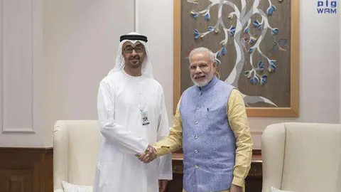 Sheikh Mohammed bin Zayed y el primer ministro de la India, Narendra Modi, este miércoles. (WAM)