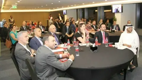 Entre los asistentes a la asamblea se encontraban el cónsul del España y el consejero económico y comercial de la Embajada. (EL CORREO)