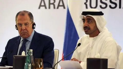 Los ministros de Exteriores de Rusia y Emiratos Árabes durante su comparecencia en Abu Dhabi.