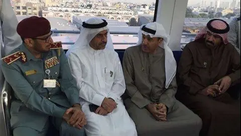 Funcionarios de la Municipalidad en el Metro de Dubai.