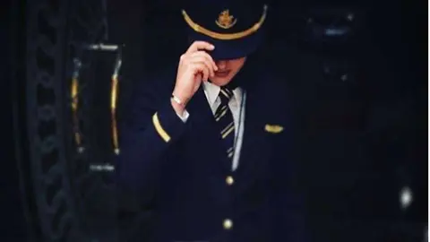 La jequesa Moza Al Maktoum con su uniforme de piloto.