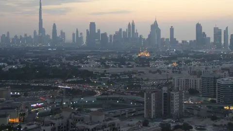 Una puesta de sol en el emirato de Dubai (EL CORREO).
