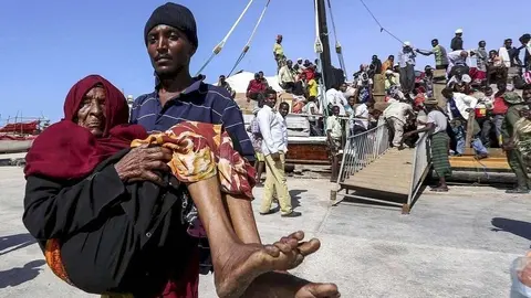 Los refugiados atraviesan el Mar Rojo y llegan al Golfo de Adén.