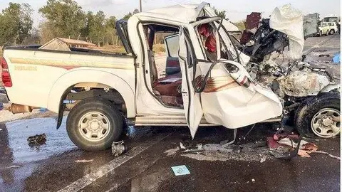 Estado de uno de los vehículos tras el accidente.