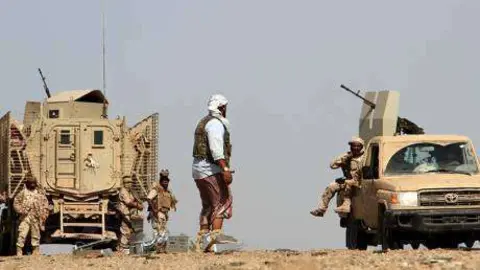 Las fuerzas gubernamentales de Yemen avanzan en la costa del Mar Rojo.