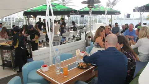 Cielo Sky Lounge ofrece un brunch exterior con vistas al Creek. (EL CORREO)