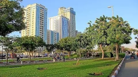 Corniche del emirato de Ras Al Khaimah. 