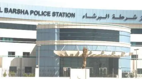 Una imagen de la entrada principal de la comisaría de Al Barsha. (Fuente externa)